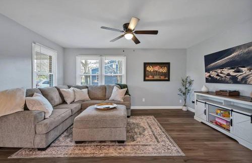 Apex Casa | Downtown Gem, 2 Kings, 1 Queen, Newly Renovated