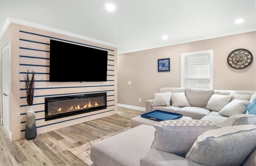 Geneva Casa | Downtown Geneva Coach House