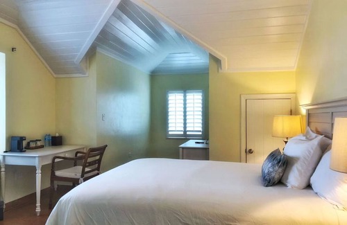 Christiansted Hotel | Downtown Getaway Near Dining, Shopping, and Christiansted’s Historic Fort