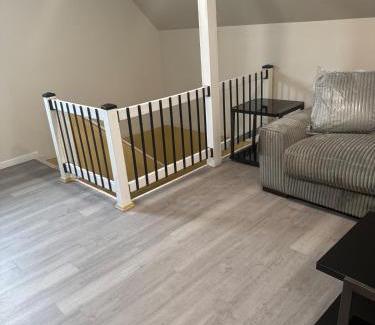 Buffalo Apartamento | Downtown Golden Stairs