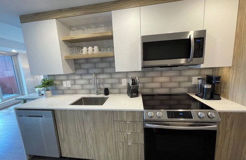 Downtown Halifax Apartamento | Downtown Halifax, Bright, Modern and Spotless, 1 Bedroom with A/C