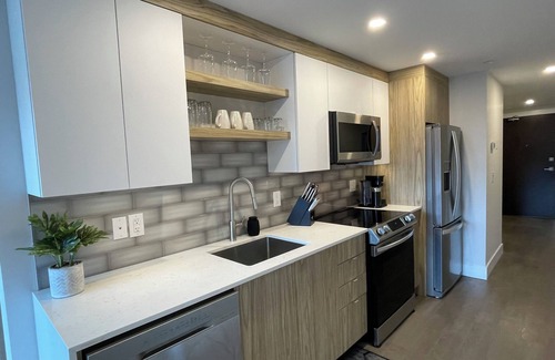 Downtown Halifax Apartamento | Downtown Halifax, Bright, Modern and Spotless, 1 Bedroom with A/C