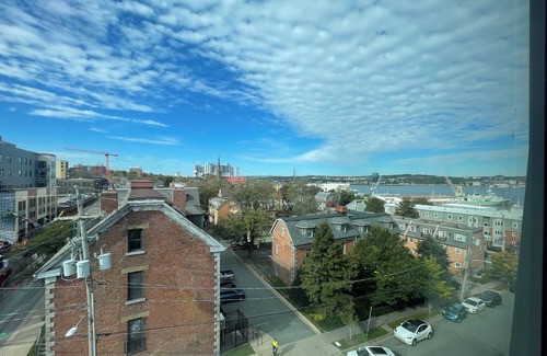Downtown Halifax Apartamento | Downtown Halifax, spotless & modern 2 BR, 2 BATH in the heart of it all.