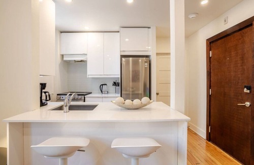 Quartier des Spectacles Apartamento | Downtown Hideaway | Peaceful & Trendy 1BR