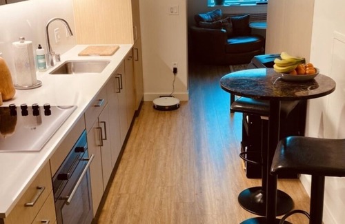 Downtown Oakland Apartamento | Downtown High Rise - Garage Parking / Walk to BART