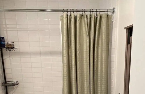 Downtown Oakland Apartamento | Downtown High Rise - Garage Parking / Walk to BART