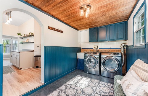 Morgantown Cabaña | Downtown Hillside Cottage