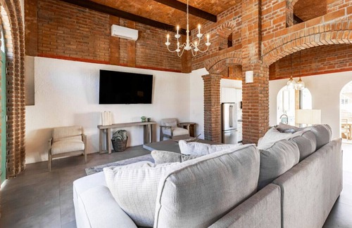 Downtown San Jose del Cabo Casa | Downtown Historic Home! - Starlink Wifi - Pool