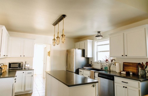Moscow Casa | Downtown Historic Home. One block to downtown, cozy gathering place!