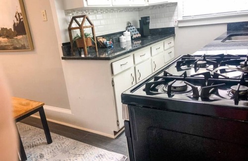 Historic Oakwood Casa | Downtown Historic Oakwood 4 Bedroom Duplex
