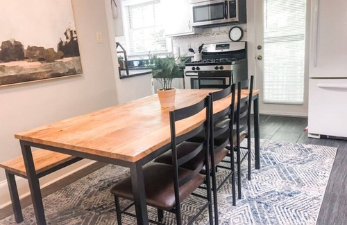 Historic Oakwood Casa | Downtown Historic Oakwood 4 Bedroom Duplex