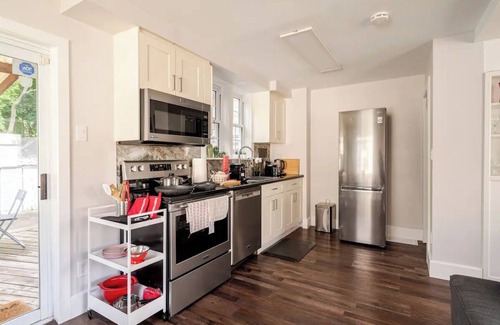 Kitchener Casa | Downtown House: Patio - Fire Pit - Lawn Chairs