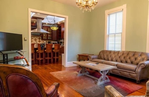 Eureka Springs Historic District Casa | Downtown House w/Parking! On Spring St, Sleeps 8!
