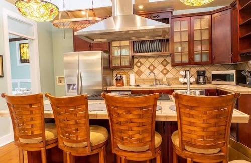 Eureka Springs Historic District Casa | Downtown House w/Parking! On Spring St, Sleeps 8!
