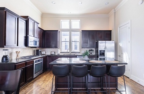 East Downtown Houston Casa | Downtown Houston Haven: Stylish & Spacious!