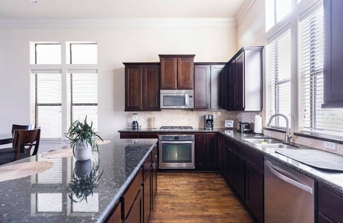 East Downtown Houston Casa | Downtown Houston Haven: Stylish & Spacious!