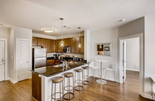 The Gulch Condominio | Downtown in the Gulch - Spacious 2bed/2bath - Walk to Broadway!