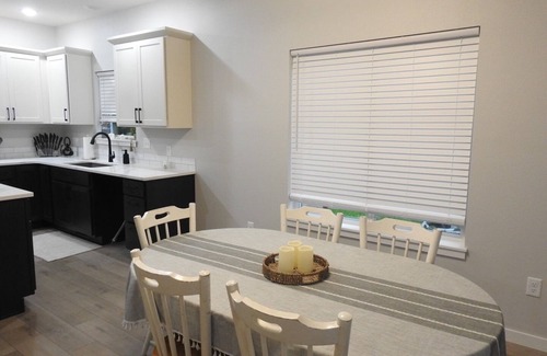 Mann Casa | Downtown Iowa City - Brand New Luxury Stay
