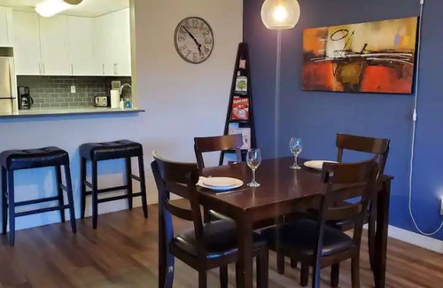 Downtown Apartamento | Downtown/King Bed/Pool/Gym/Parking/Long Term Disc