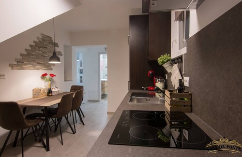 Koper Apartamento | Downtown Koper Spacious Apartment with Balcony - Two Bedroom Apartment with Balcony