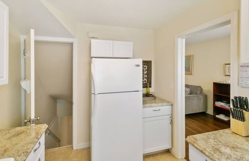 Libertyville Apartamento | Downtown Libertyville Duplex Near Naval Base!