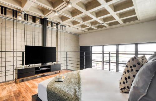 Avenida Revolucion Apartamento | Downtown Loft by ULIV