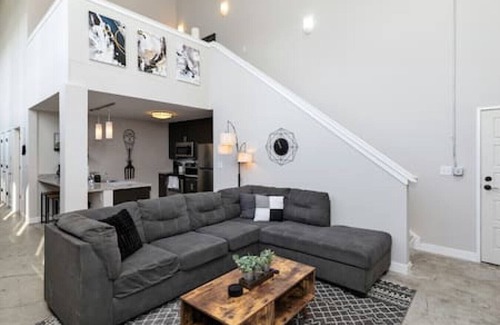Downtown Des Moines Apartamento | Downtown Loft Skyline View 2BR