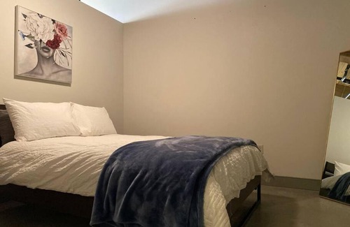 Quality Hill Apartamento | Downtown Loft with Skyline View