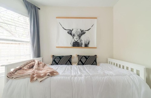 Wimberley Casa | Downtown Lonestar Bungalow at Beer Ranch Project