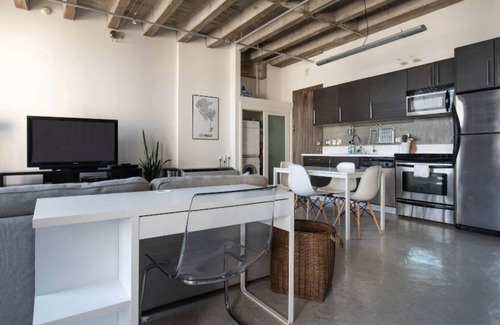 Historic Core Apartamento | Downtown Los Angeles Studio Loft with Free Parking