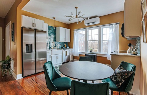 Staunton Apartamento | Downtown Luxe-Apartamento-Baño Privado