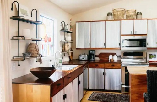 Cookeville Casa | Downtown Luxe Modern Home