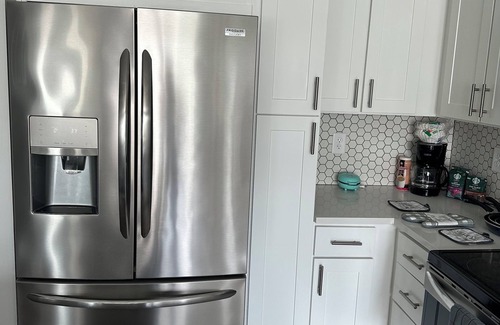 Eastside Condominio | Downtown "Luxurious" Condo Hideaway in located 5 mins from River Street!