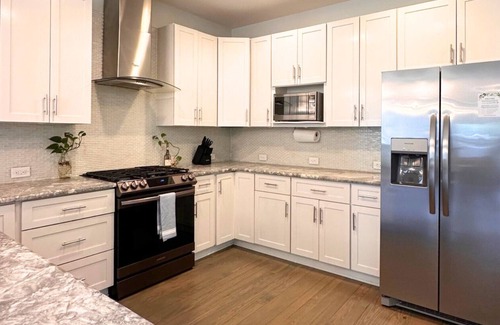 Salemtown Casa | Downtown Luxury - 1.6m Walk to Downtown Nash!