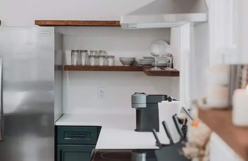 Fletcher Place Apartamento | Downtown Luxury APT w/ King Bed & 2nd Floor Patio!