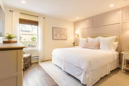 West Dundee Apartamento | Downtown Luxury Farmhouse Apartment #1