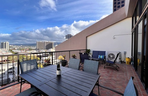 Downtown Honolulu Apartamento | Downtown Luxury Penthouse, Free Parking, Washer/Dryer