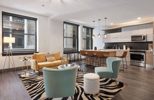 Downtown Chicago Apartamento | Apartment in The Loop: Great Amenities, Near Shops