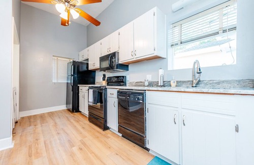 Macon Casa | Downtown Macon Chic- Directly behind the Macon City Auditorium!