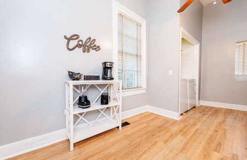Macon Casa | Downtown Macon Chic- Directly behind the Macon City Auditorium!