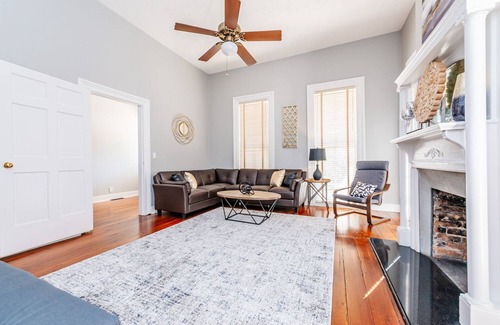 Macon Casa | Downtown Macon Chic- Directly behind the Macon City Auditorium!