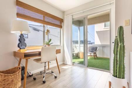 The Strand Apartamento | Downtown Manhattan Beach 3 Bed Townhouse Parking