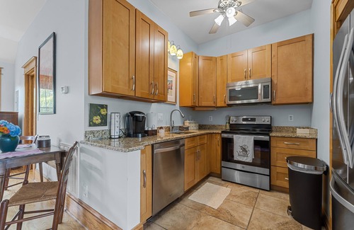 Historic Downtown Manteo Apartamento | Downtown Manteo Studio - 12 minutes to OBX beaches!