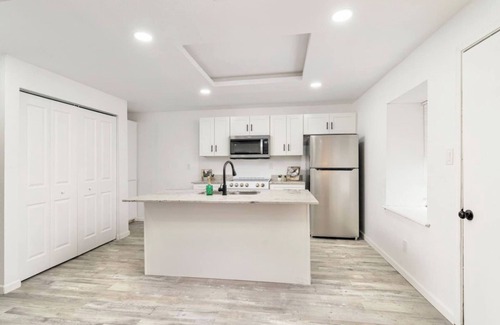 McAllen Casa | Downtown McAllen - Sleeps 10