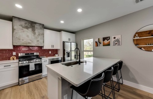 McKinney Casa | Downtown McKinney Modernized Historical home