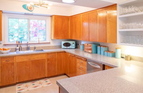 Warm Sands Casa | Downtown Mid Mod Warm Sands Centrally Located