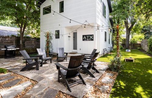 East Cesar Chavez Casa | Downtown Mini Mansion - Walk to Rainey