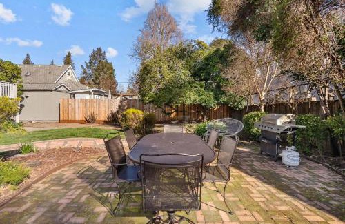 Napa Casa | Downtown Napa HOT TUB Retreat - 3 Bed l 2 bath
