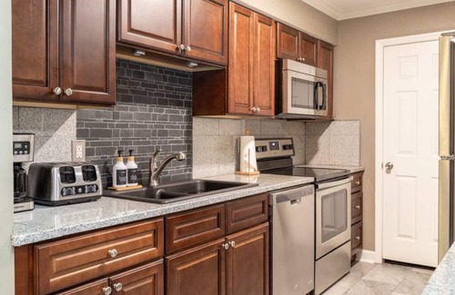 Rutledge Hill Apartamento | Downtown Nashville Condo - Walk to Broadway Bars + Free Parking!