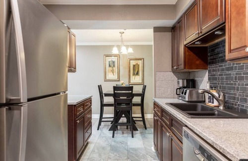 Rutledge Hill Apartamento | Downtown Nashville Condo - Walk to Broadway Bars + Free Parking!
